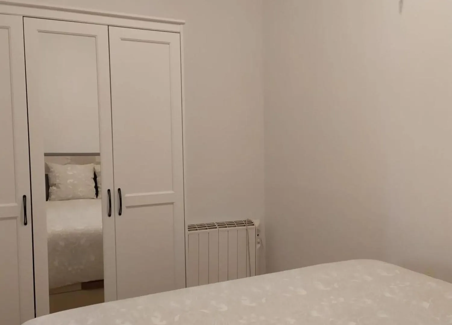 Apartment Cozy Studio With A/C Near Toledo